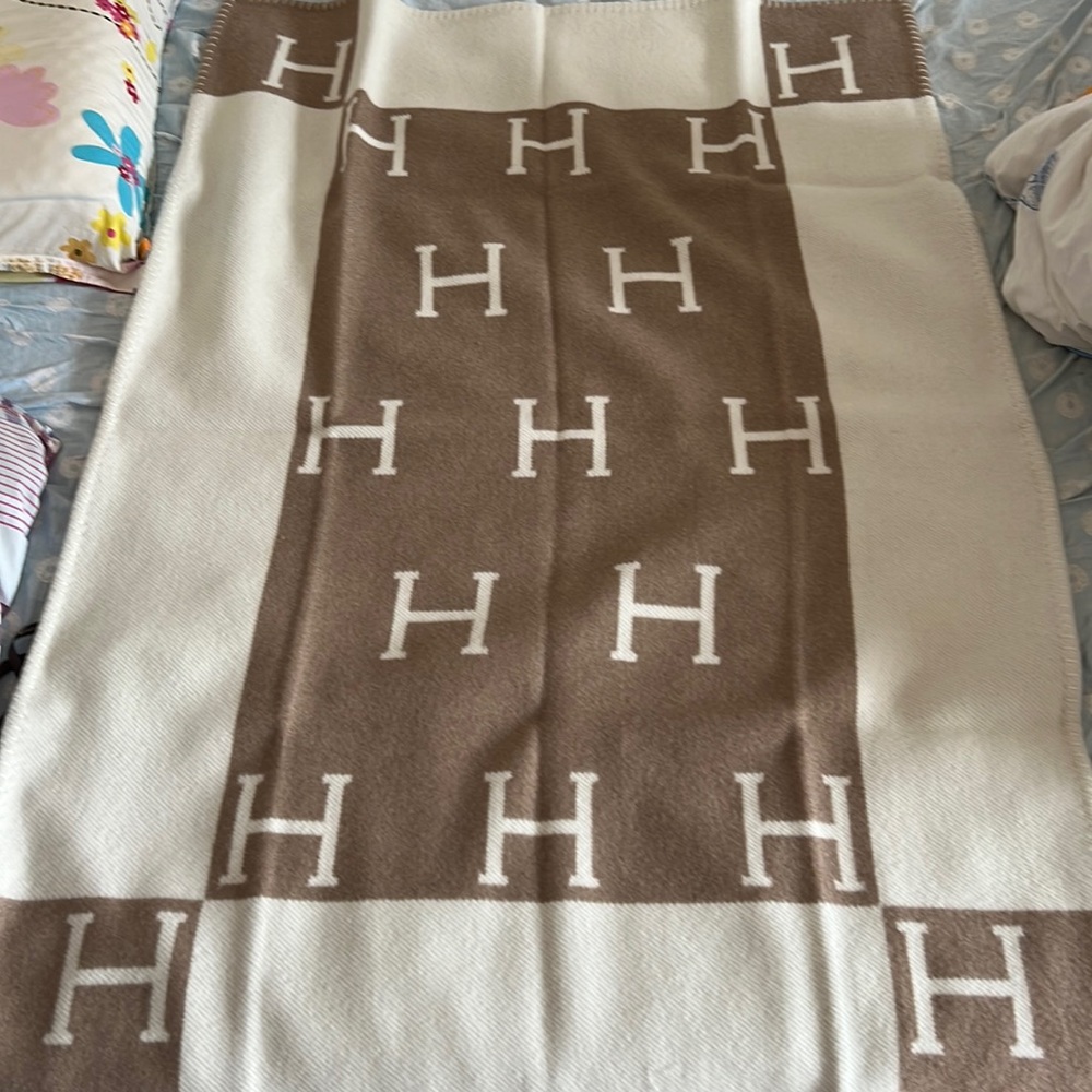 Hermes avalon baby blanket natural color